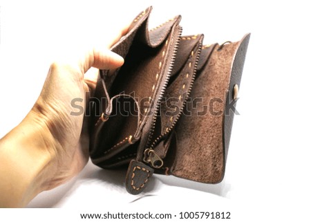 When you found empty leather purse in hand it means you are broke
