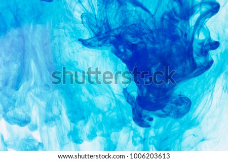 blue ink dissolves in water