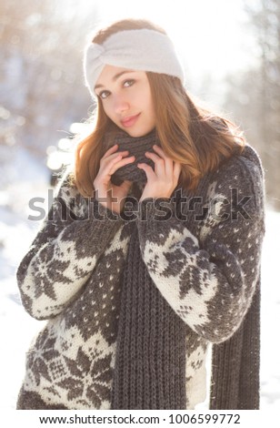 Outdoors portrait of a brunette winter fashion beauty.