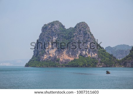 The islands in Ha Long Bay