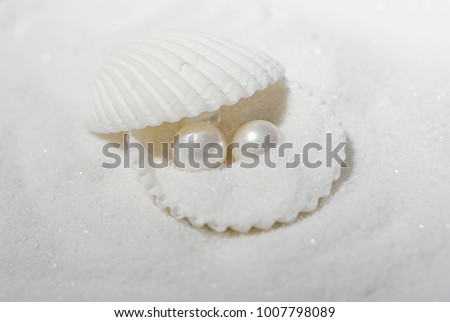 Pearls and shells on the sand