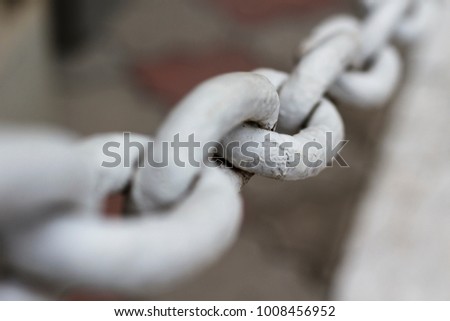 Link chain and a strong bokeh