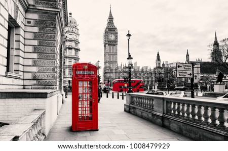 Red Telephone Booth in London Royalty-Free Stock Photo #1008479929
