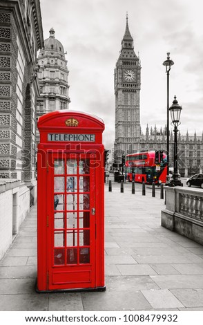 Red Telephone Booth in London Royalty-Free Stock Photo #1008479932