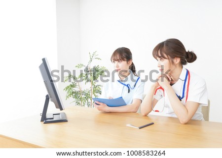 doctor and nurse briefing image