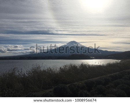 Fuji Mountain / Lake-Lake Kawaguchiko / Sunshine / Blue Sky / Clouds