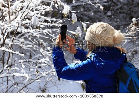 Traveller take a picture with mobile, winter season