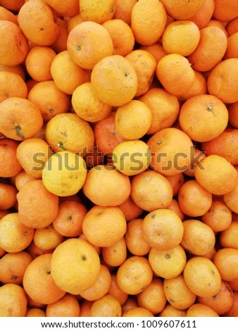 Orange fruit at fresh market