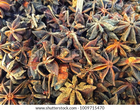Enabling a star anise (star anise) , Spices from China. Enabling is the appearance of a star anise beautiful as the meaning in English. By each star anise swallowtail seeds are tiny.