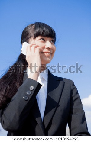 Japanese businesswoman to make a phone call