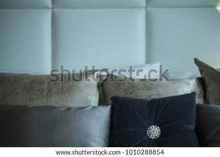  pillows in bedroom
