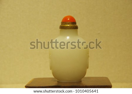 This is still life: snuff bottle. 