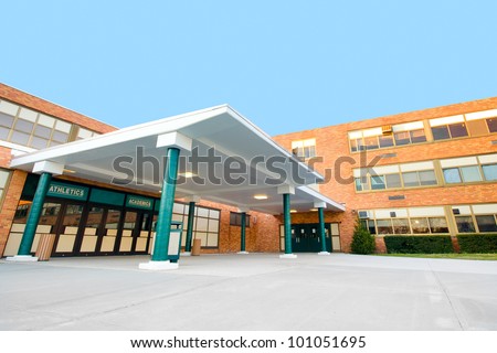 Typical American school on sunny day Royalty-Free Stock Photo #101051695