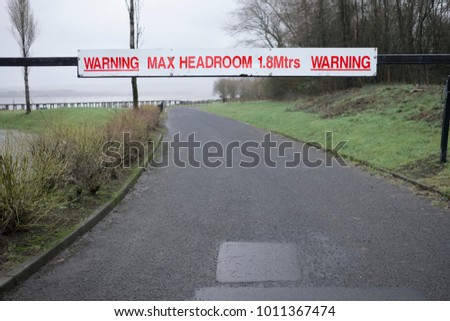 Warning max headroom sign over road for safety of high vehicles