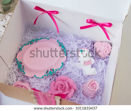 accessories in the box: frame, flower, rose and angel 