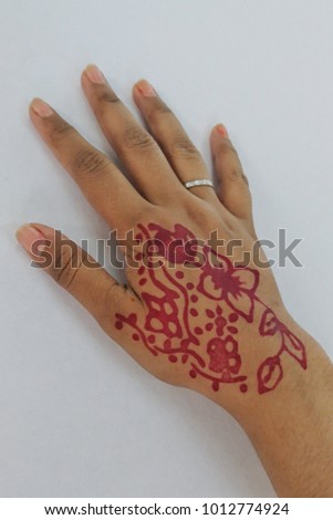 Henna Hands painting art indian holding white background original design One female hand, image of henna pattern. Short manicure nails. Beautiful,Close up professional,wedding design
.
