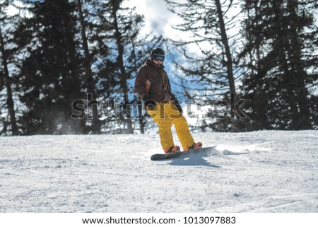Man snowboarding - Stock image