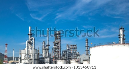 Oil  storage tank ,Oil and gas industrial, refinery plant factory with blue sky background
