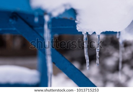Snowy and icicles 