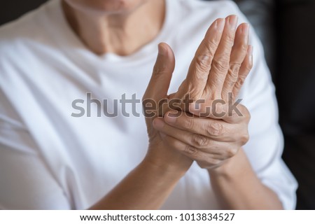 Elderly woman suffering from pain From Rheumatoid Arthritis Royalty-Free Stock Photo #1013834527