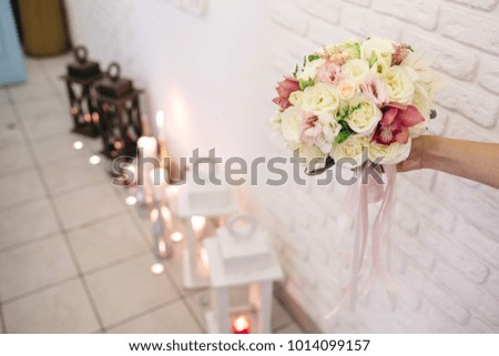 Man holds bride's white bouquet