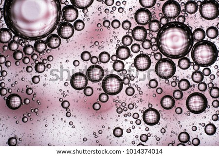 a drop of oil on the water. mesh pink white background