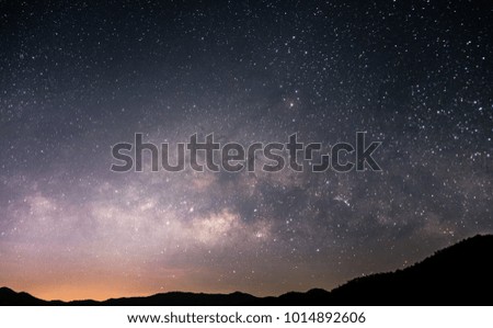 The Milky Way and the stars in the night sky in February are very beautiful.