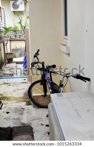 Picture of bike behind the house.