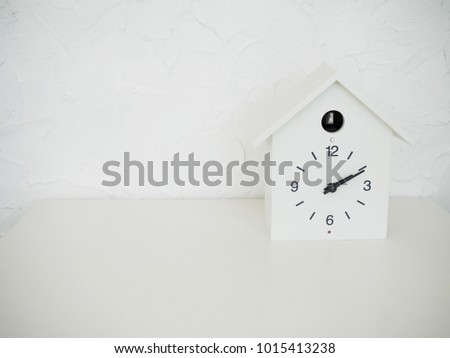 White clock face with black  pointer on white