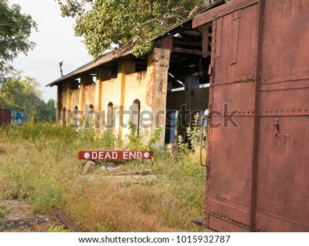 Dead end sign at a train station