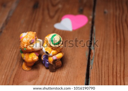 valentines day, kiss, confession, toy lion, wooden, place for text, flat, horizontal