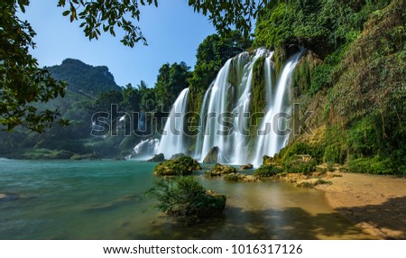 Ban Gioc - Detian waterfall
Ban Gioc Waterfall is the most magnificent waterfall in Vietnam, located in Dam Thuy Commune, Trung Khanh District, Cao Bang. Ban Gioc Waterfall consists of two parts, the 