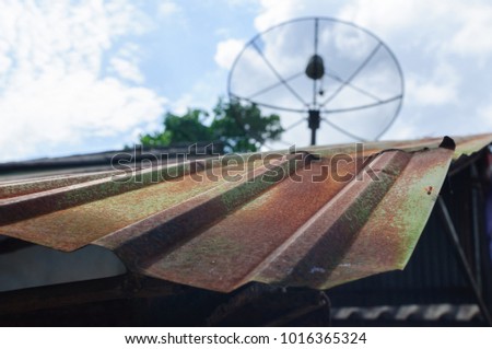 Antenna on zinc roof