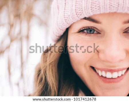 Close up portrait of young caucasian woman outdoors, winter portrait of smiling girl