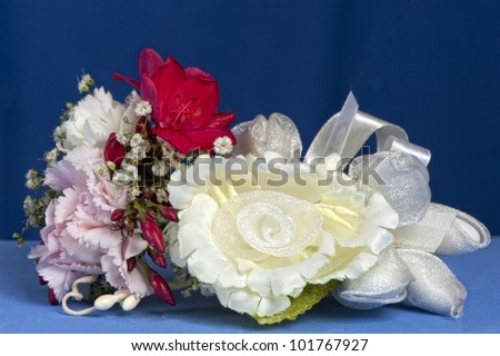 Arrangement with flowers and favors for wedding, baptism and First Communion