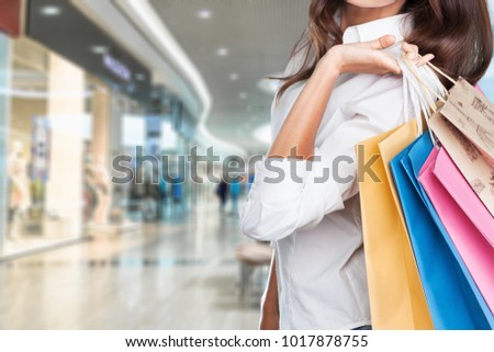 Woman holding shoping bag Royalty-Free Stock Photo #1017878755