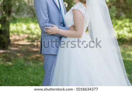 fiance with the bride in the park