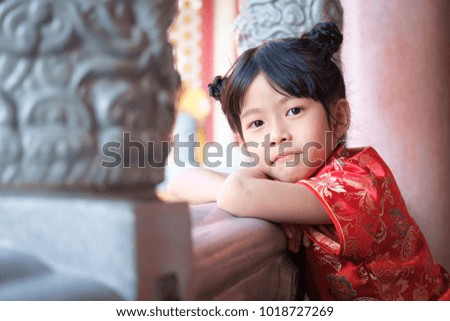 Asian girls come to the temples at a Chinese temple.