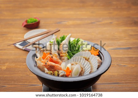 Pot dishes made with fresh seafood