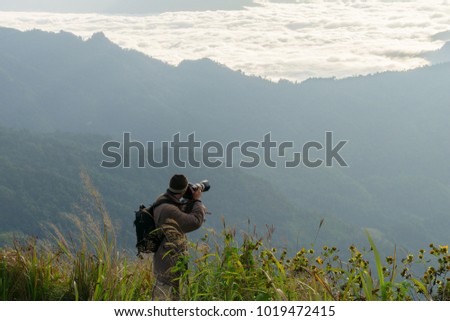 A photographer take a picture in the nature.