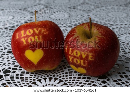 i love you writen on red apple, Valentines apple
