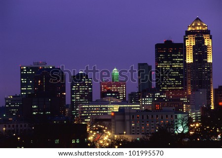 Des Moines skyline at night