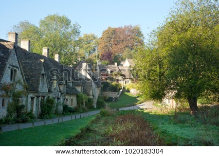 England, Gloucestershire, Cotswolds, picturesque cotswold cottages at Bibury, early autumn