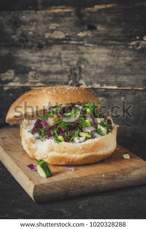 Burger vegetable - roll
with vegetables