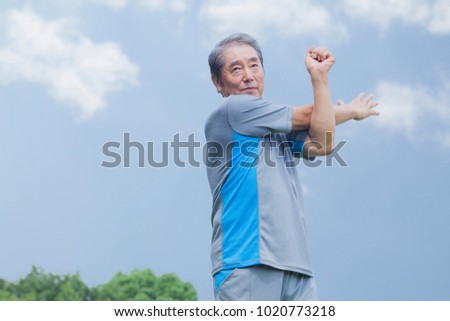 Japanese men of the old man to the gymnastics