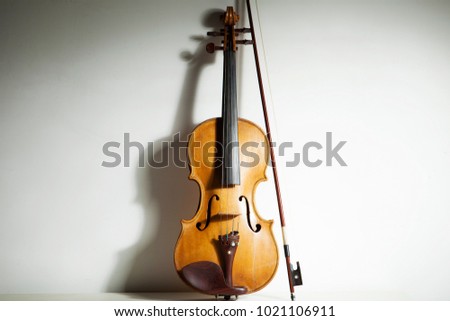 The violin, the background of the concept of music