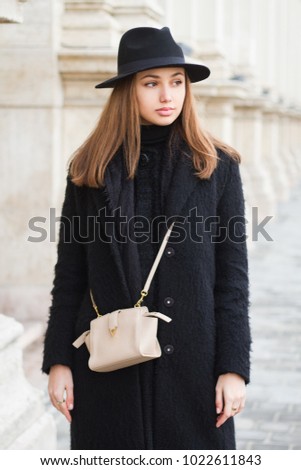Portrait of an elegant winter fashion beauty.