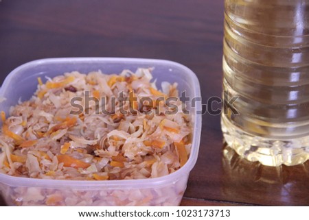 Pictured in the photo stewed cabbage and vegetable oil.