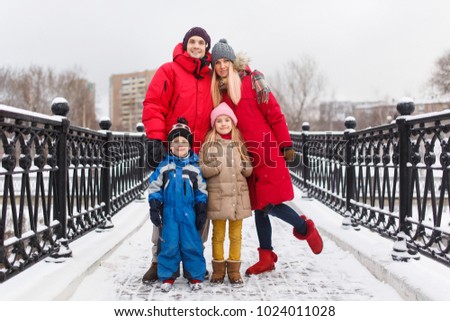 Photo of family with children in winter on bridge