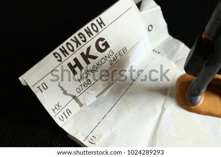 Travel bag paper tag scene.